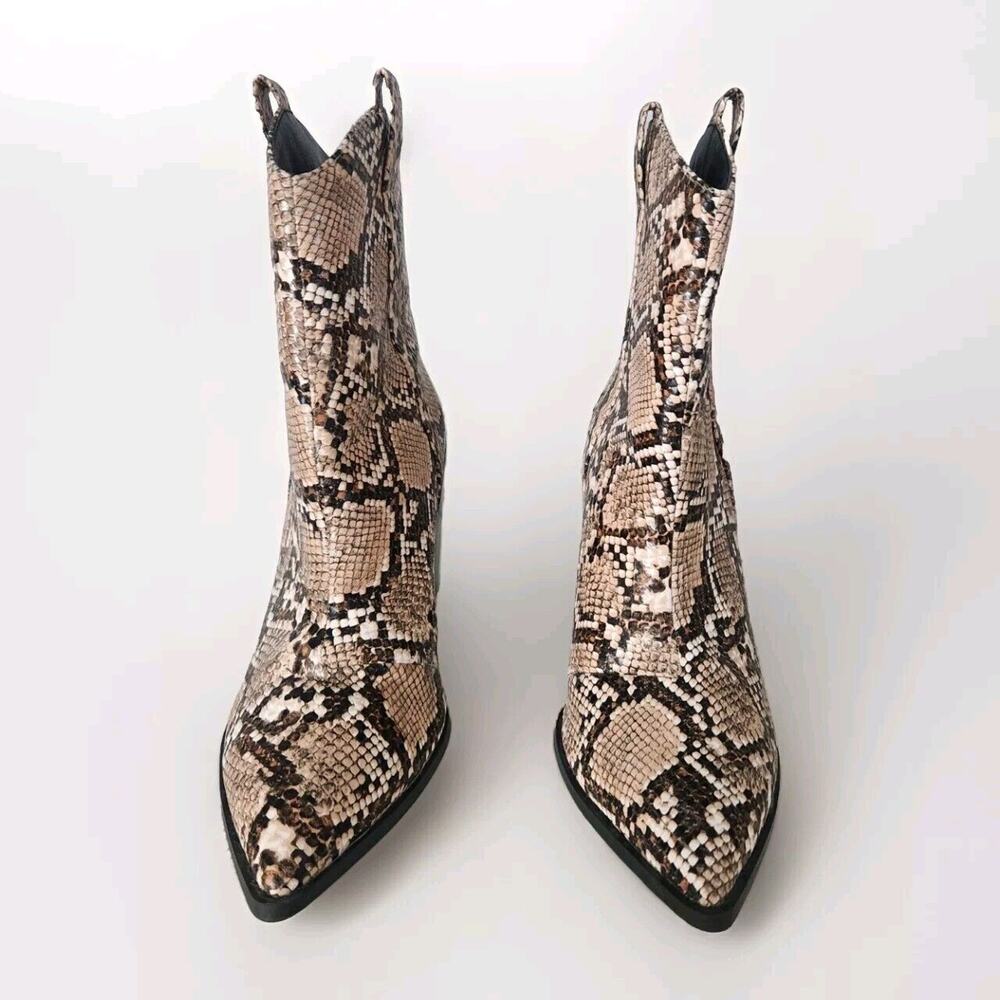 Wild Diva Pointy Toe Chunky Heels Ankle Boots Snake skin Size 8.5 Pre-owned - Picture 2 of 8